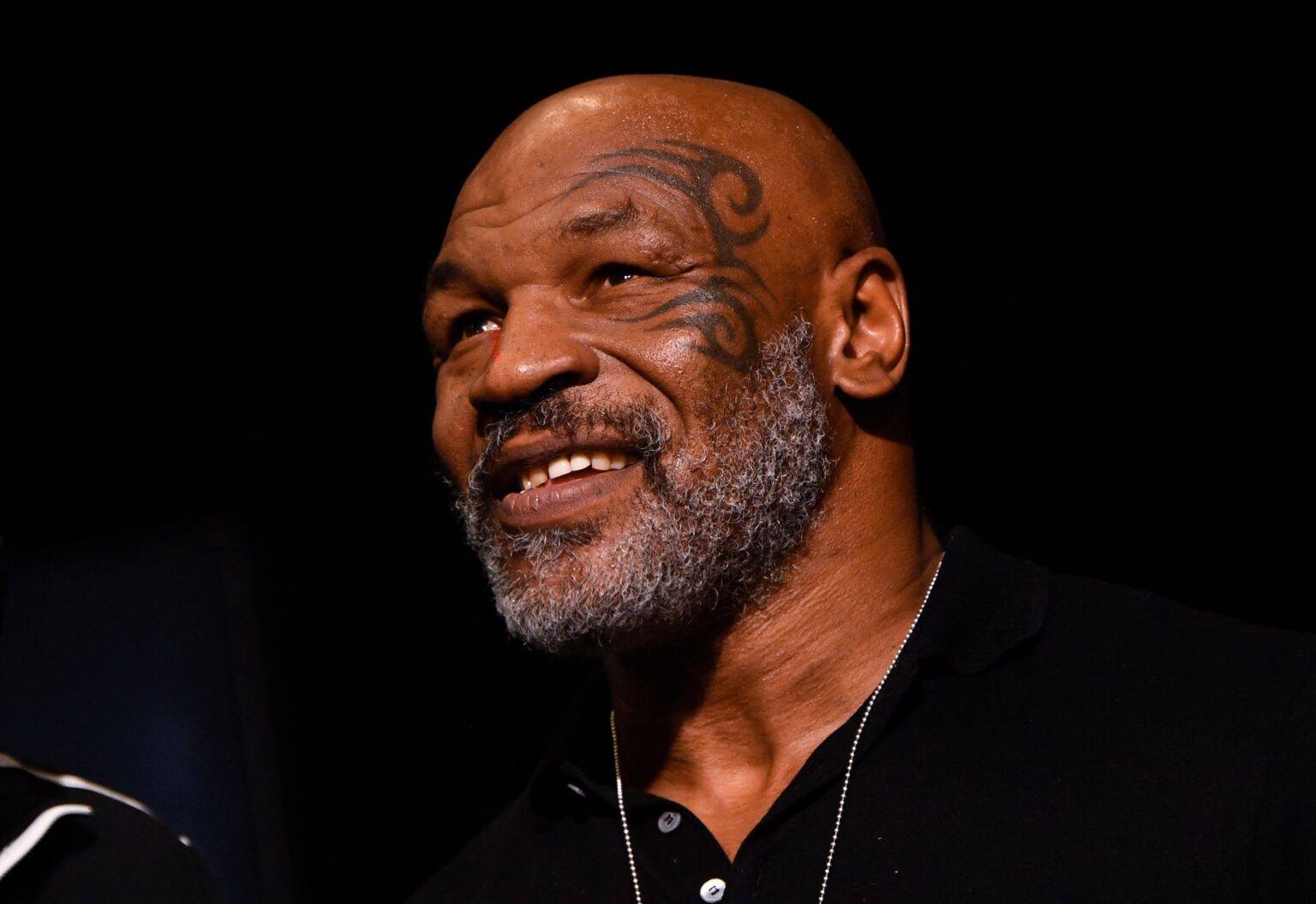 Mike Tyson no enfrentará cargos por golpear a pasajero en pleno vuelo