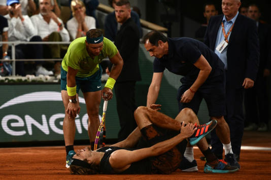 Zverev se opera del tobillo tras su caída en Roland Garros