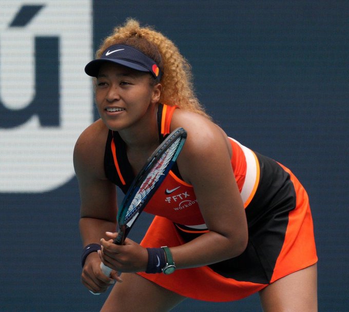 Naomi Osaka se retira de Wimbledon