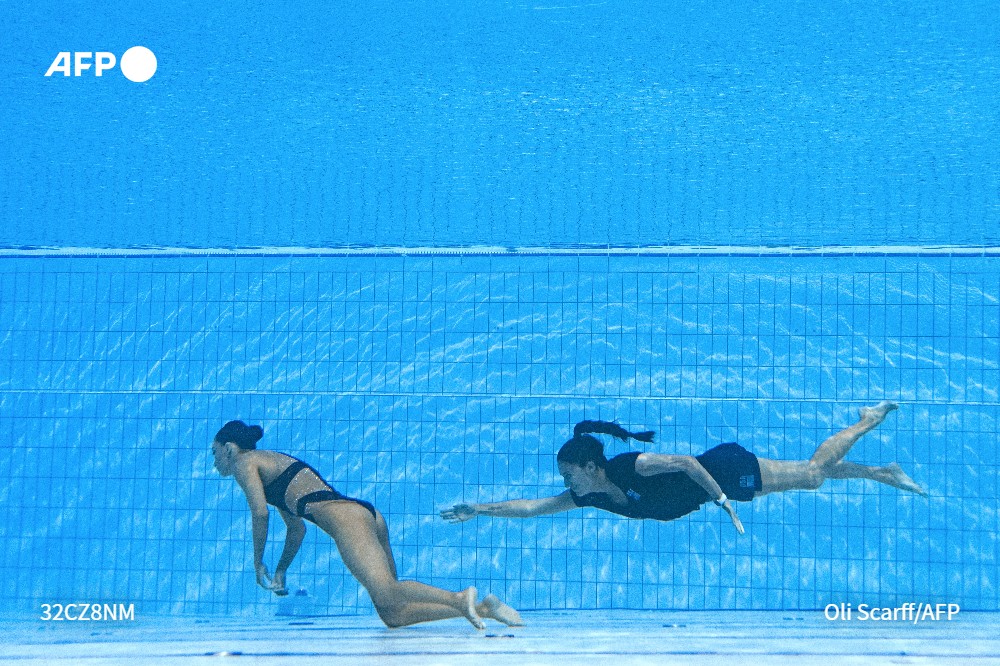 Entrenadora rescata a una nadadora de la piscina del Mundial de Budapest