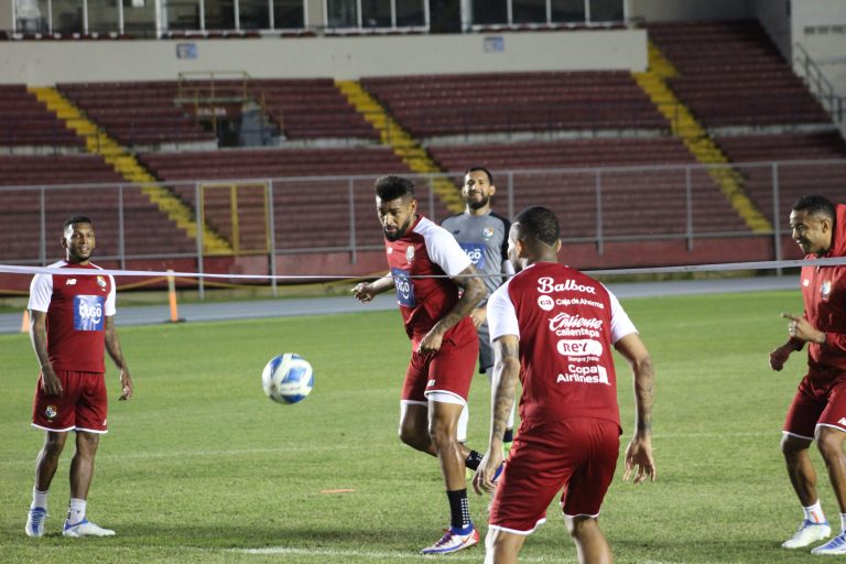 Christiansen convoca a 25 jugadores vs Martinica