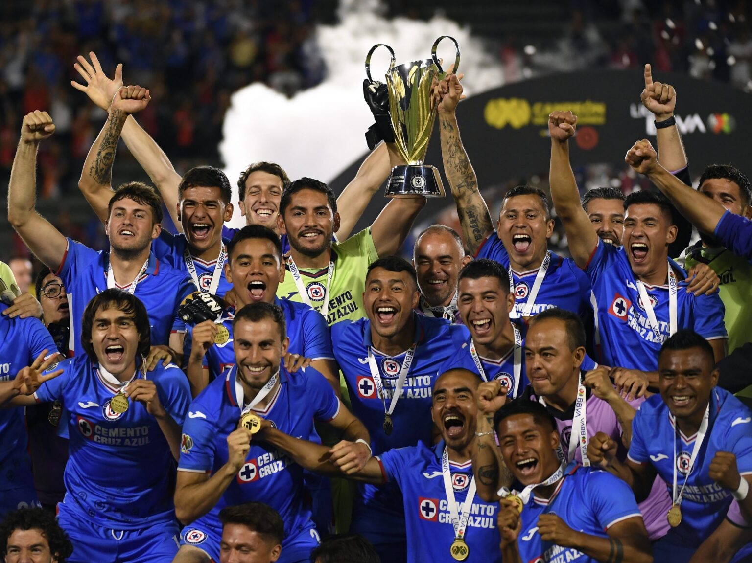 Cruz Azul vence en penales al Atlas y se corona en la Supercopa de la Liga MX