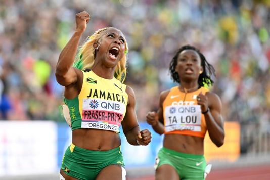 Fraser-Pryce gana quinto título de 100 m femeninos del Mundial en triplete de Jamaica