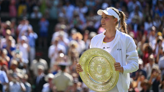 Kazaja Elena Rybakina gana primer título en Wimbledon frente a Ons Jabeur