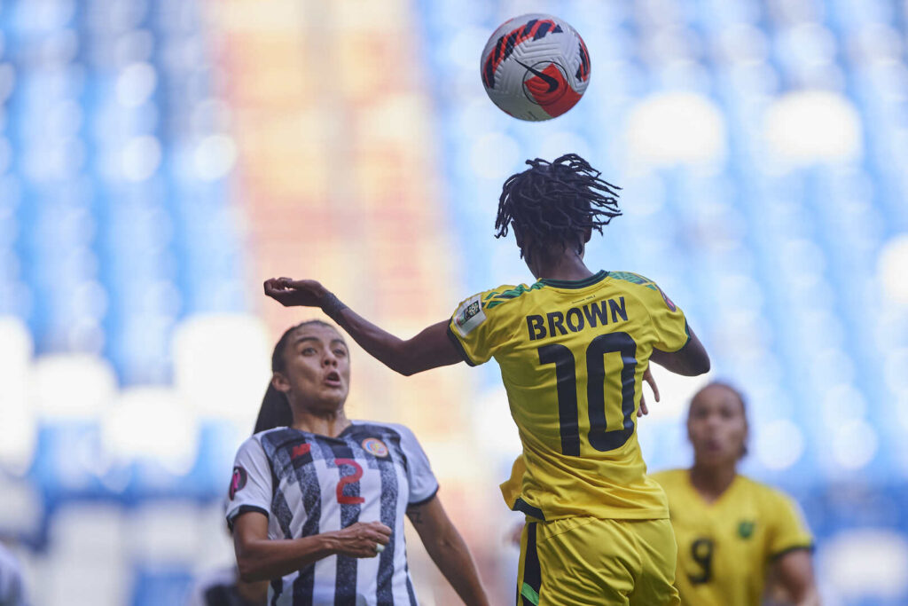 Gol tardío de Vanzanten brinda tercer lugar a Jamaica