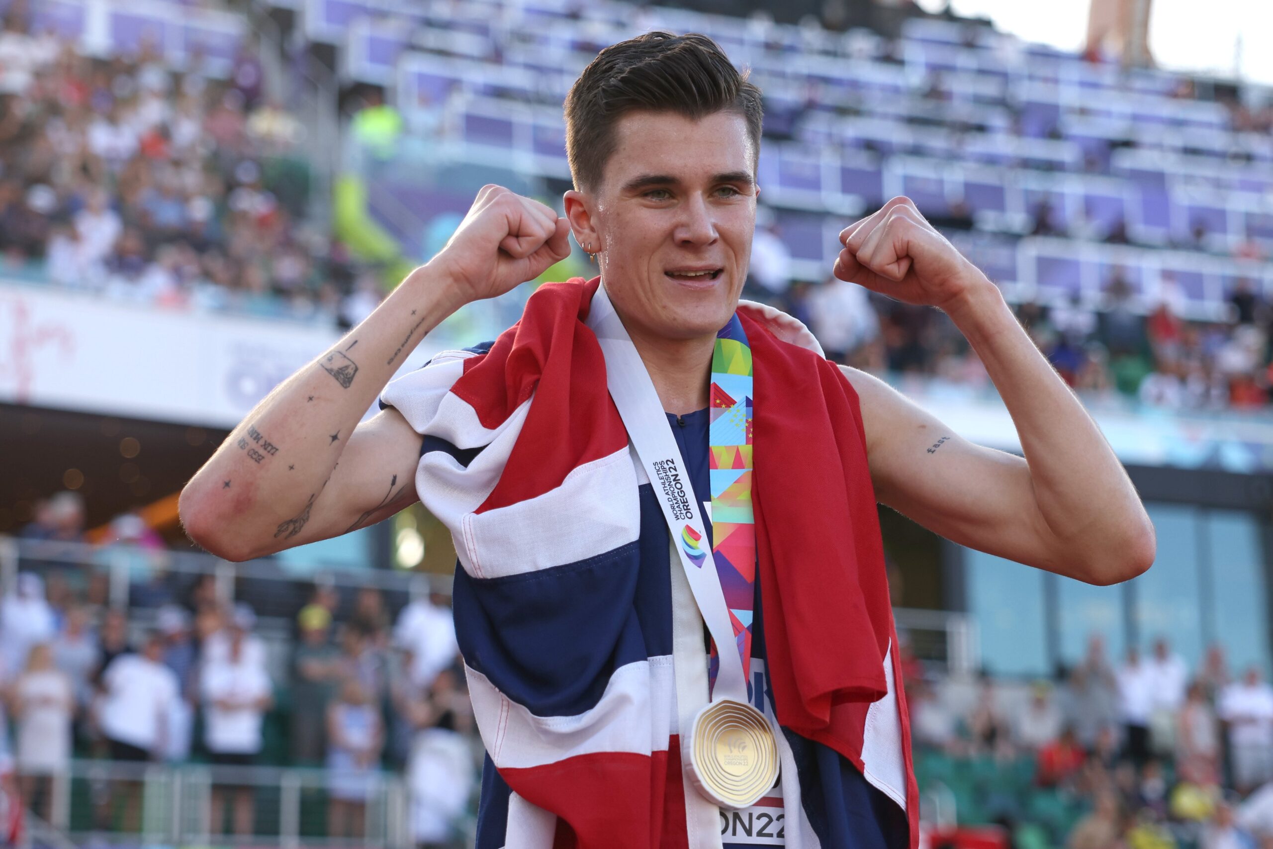 Noruego Ingebrigtsen gana los 5.000 m de Mundial de Eugene