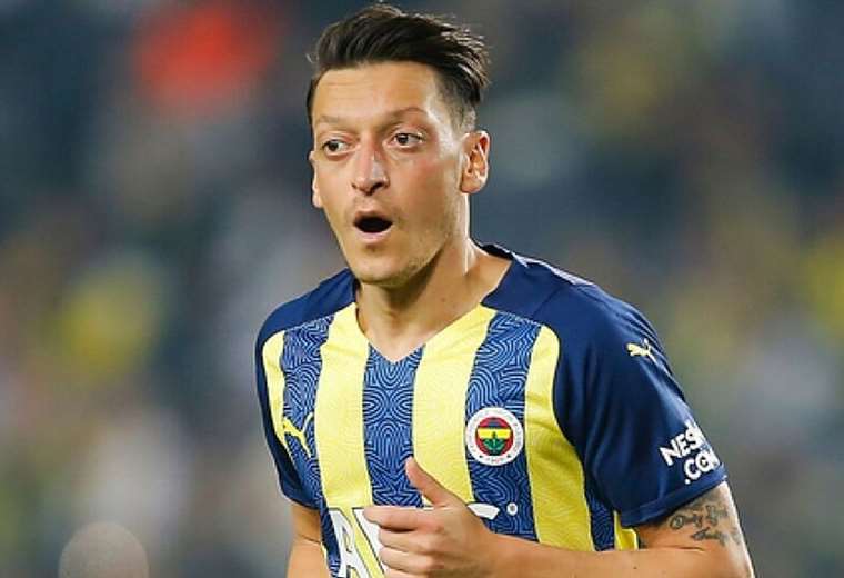 Özil tiene nuevo club, tras despido del Fenerbahçe