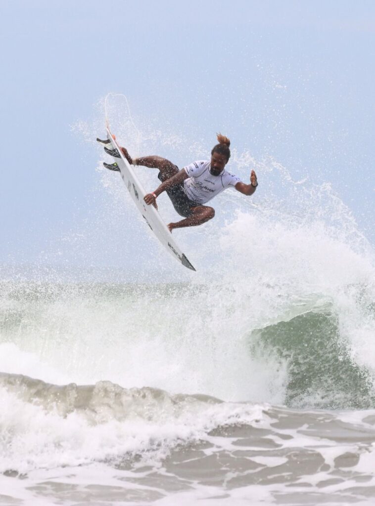 Panameño Jean Carlos “Oli” González logró Plata en Panamericano de Surf