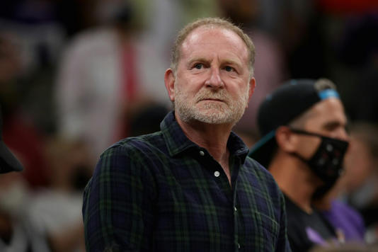 NBA suspende por un año al dueño de los Suns por racismo y misoginia