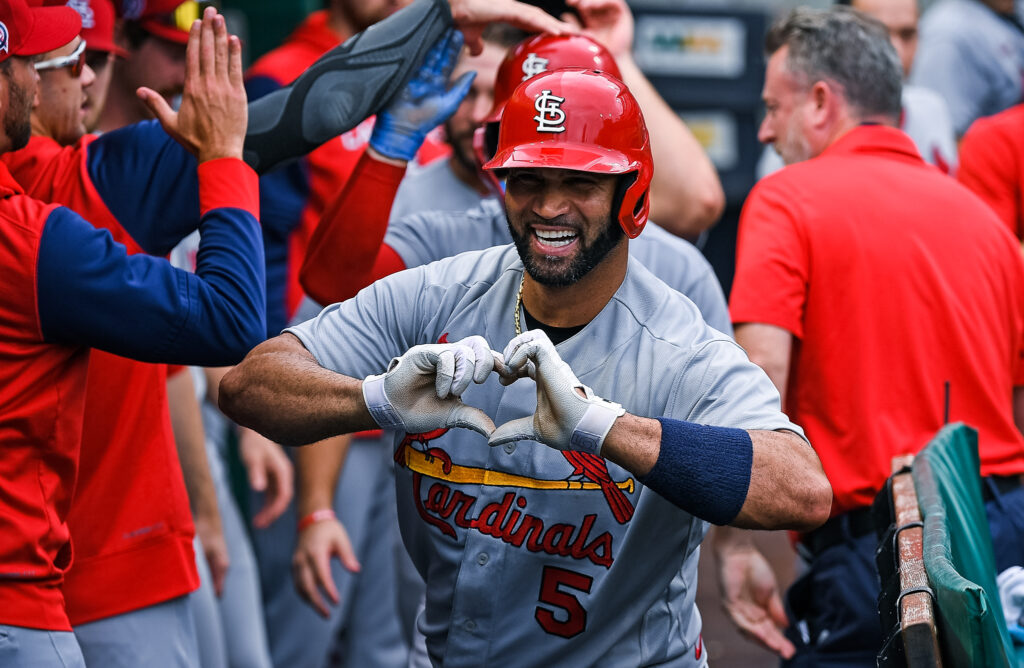 Pujols batea su HR Nro. 697 y queda solo en el cuarto puesto