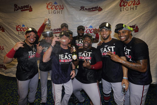 Bravos superan a Marlins e hilan 5to título divisional