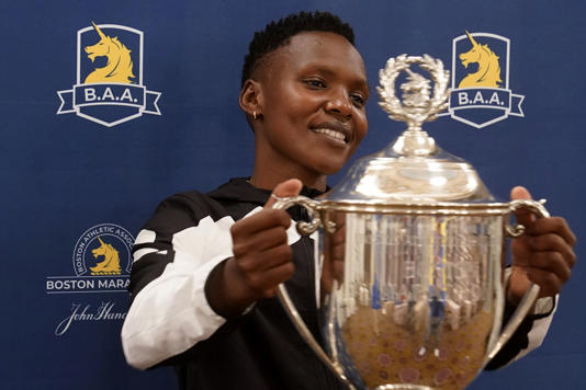 Suspenden por dopaje a keniana ganadora de maratón de Boston