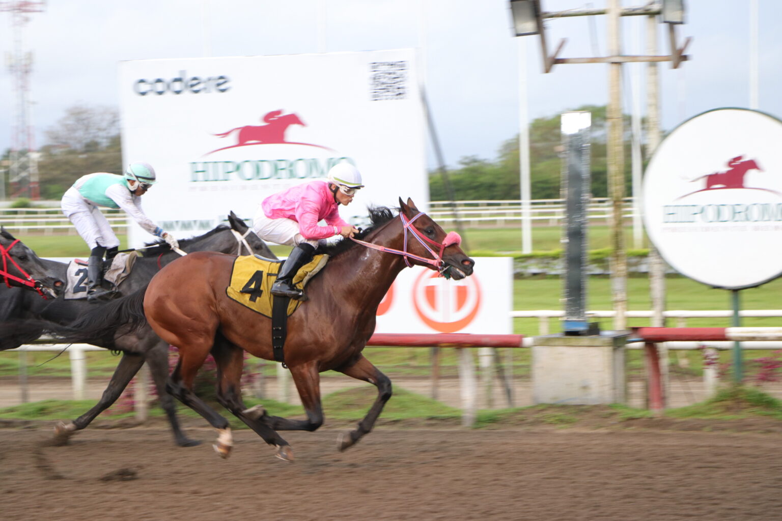 Lucky Four se impone en el Clásico Flia. Navarro