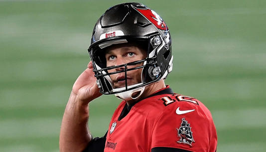 Brady logra cifra récord de 100.000 yardas aéreas