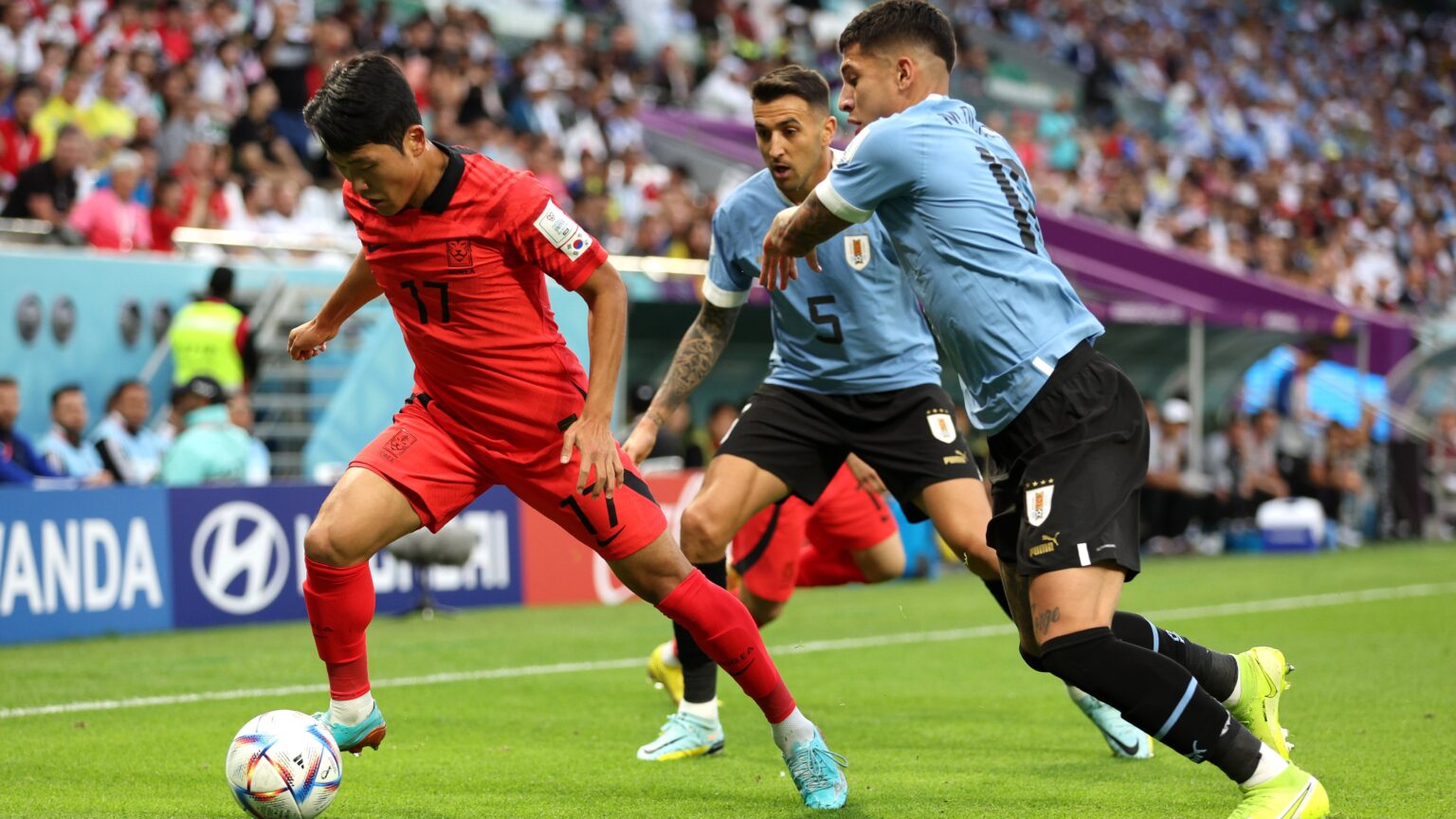 Uruguay empata 0-0 con Corea del Sur en debut mundialista