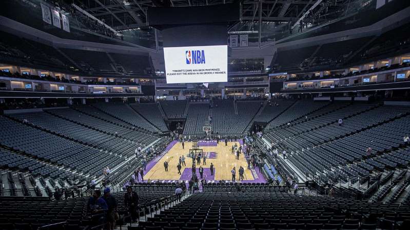 NBA multa a los Mavs tras dejar fuera a titulares ante Bulls