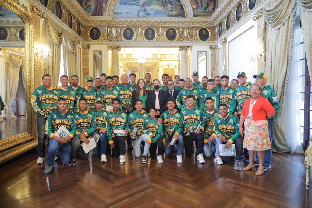 Cortizo Cohen recibe en la Presidencia al campeón del béisbol juvenil 2023