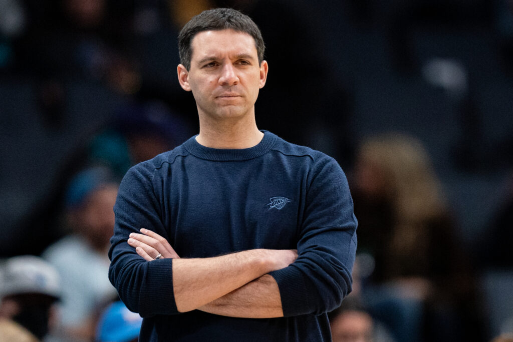 Thunder extiende el contrato del entrenador Mark Daigneault