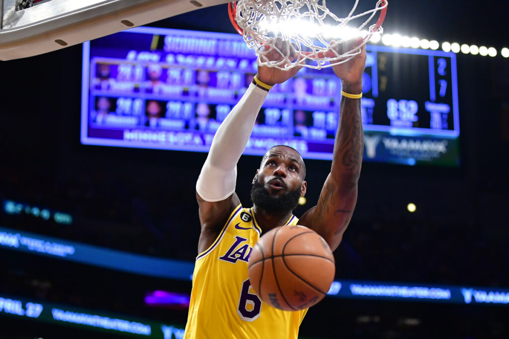 LeBron James confirma que jugará temporada 21 en la NBA