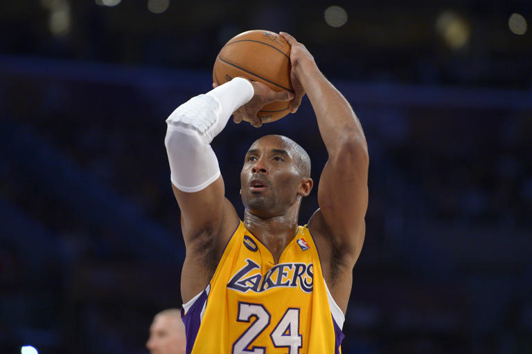 Lakers develarán estatua de Kobe Bryant