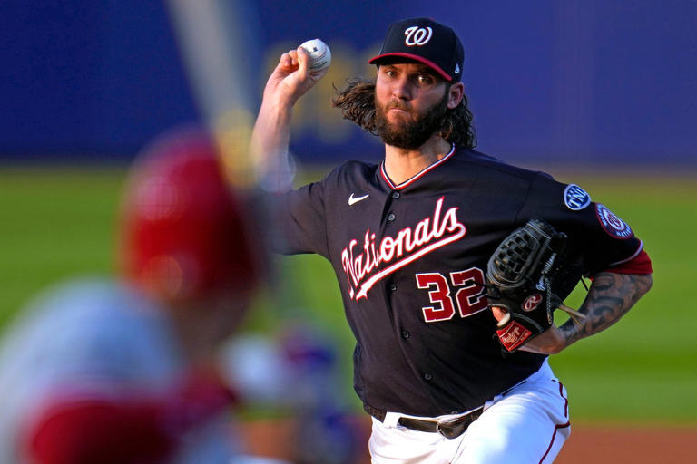 Trevor Williams sale fino por Nacionales en victoria 4-3 sobre Filis en Clásico de Ligas Pequeñas
