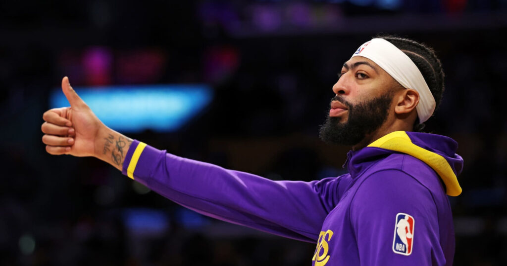 Lakers y Anthony Davis acuerdan extensión anual más rica de la NBA