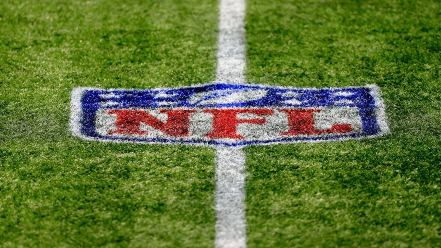 Jugadores de la NFL piden a la liga que todos los estadios tengan césped natural
