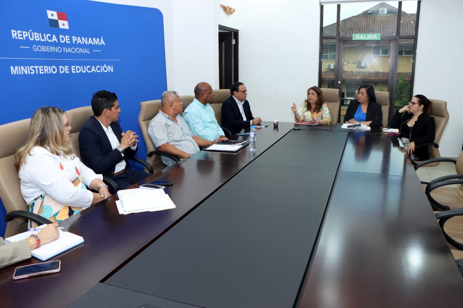 Planifican estrategias para mejorar espacios deportivos escolares