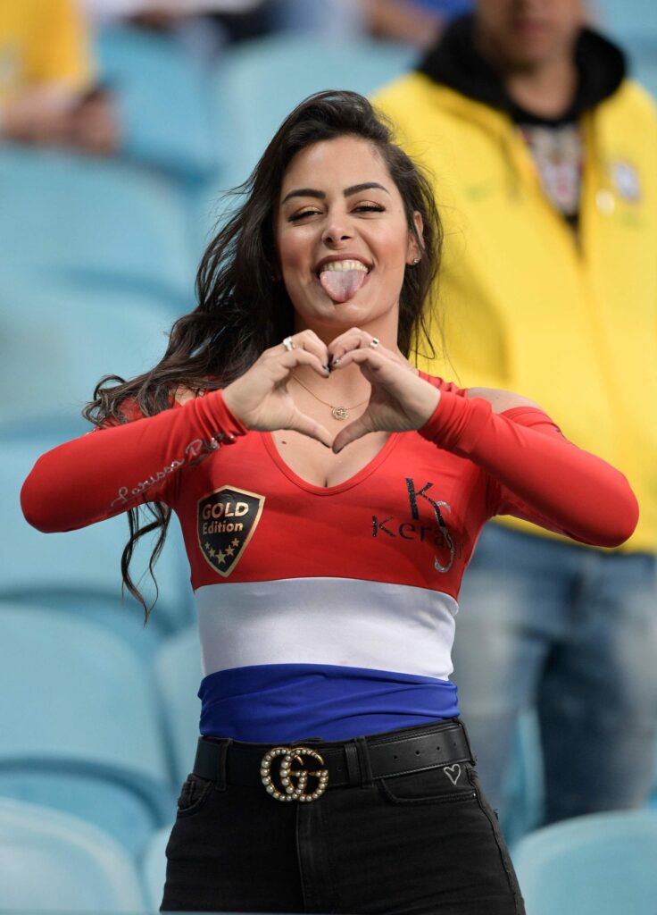 Larissa Riquelme, novia de la Copa Mundial 2010, enloquece en video caliente