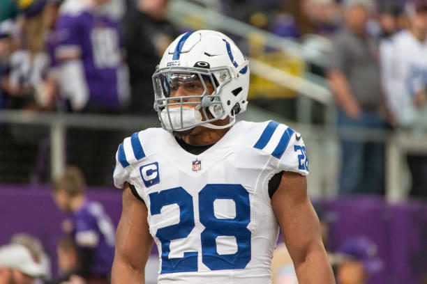 Jonathan Taylor firma extensión multimillonaria con los Indianapolis Colts