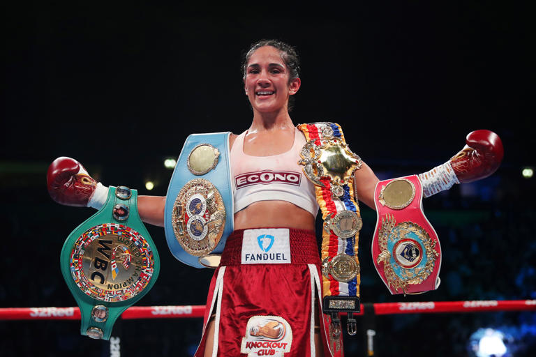 Amanda Serrano superó a Ramos en primera pelea femenil de la historia a 12 rounds y 3 minutos