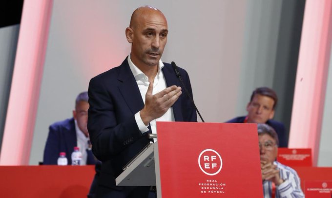 FIFA suspendió a Luis Rubiales para que no interfiriera en investigación por el beso