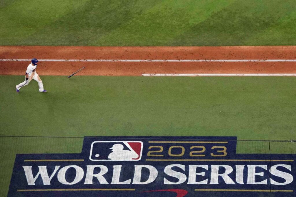 Adolis García y Max Scherzer quedan fuera de la Serie Mundial