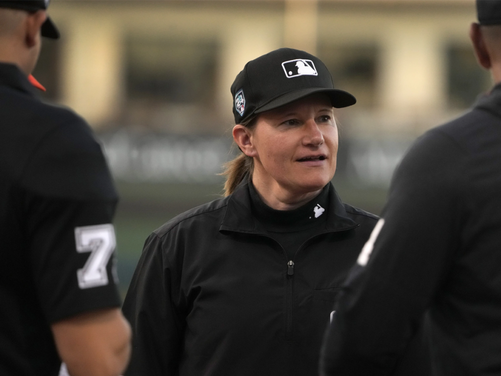 Jen Pawol, primera mujer en actuar como umpire en juego de pretemporada desde 2007