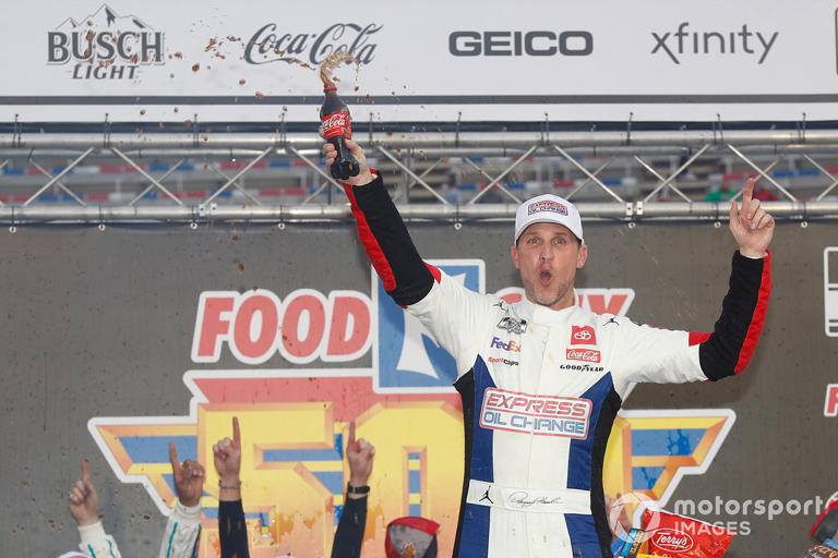Denny Hamlin logra en Bristol otro triunfo en la Copa NASCAR