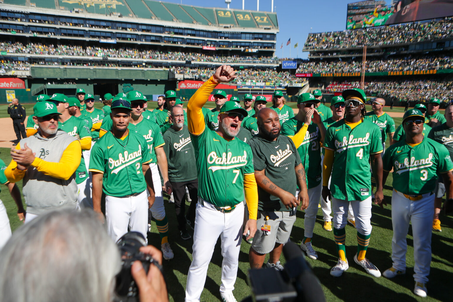 Atléticos se despiden de Oakland, su casa desde 1968
