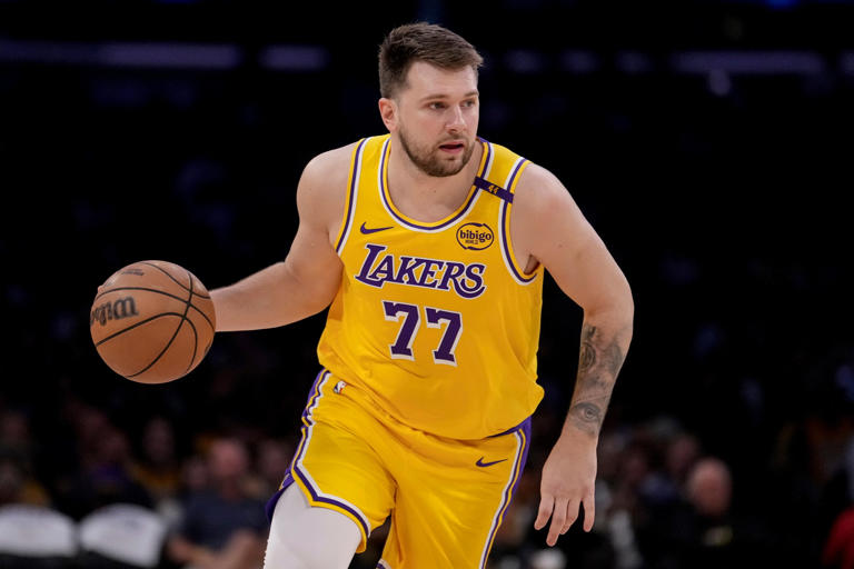 Luka Doncic firma una extensión de contrato de 3 años y 165 millones de dólares con los Lakers