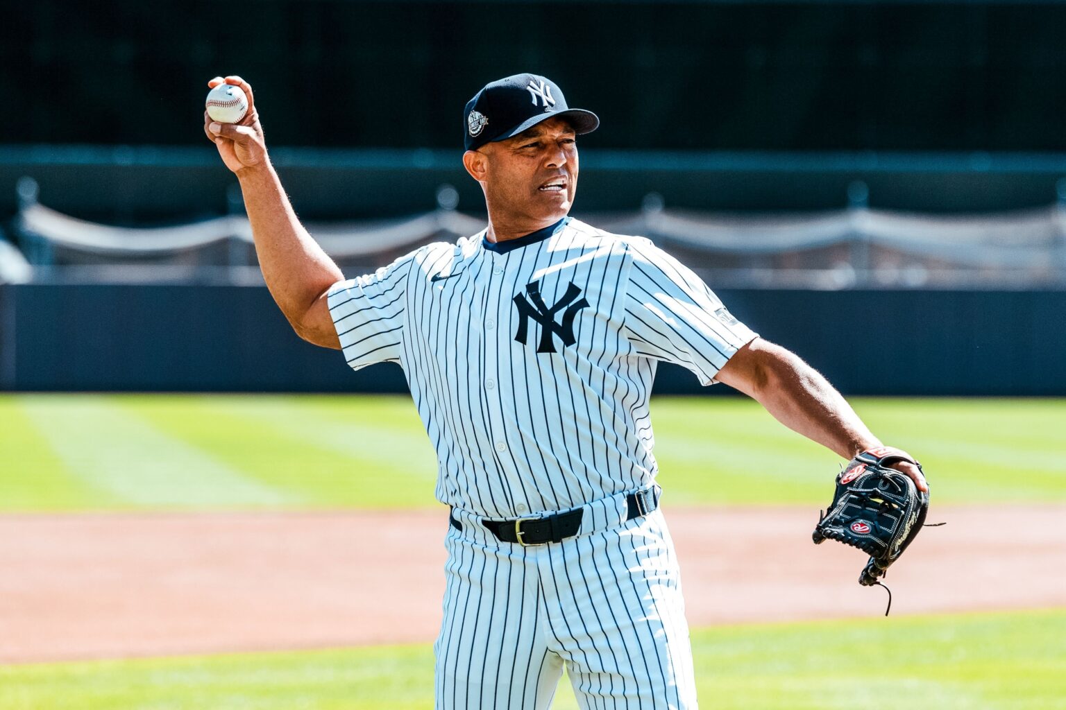 Mariano Rivera sale lesionado en Juego de Veteranos de Yankees
