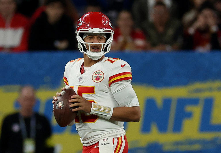Patrick Mahomes rompe récord de Dan Marino en Brasil