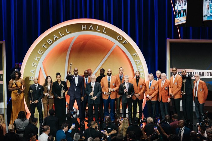 Carmello Antony, Duet Howard, las estrellas incluyen el Salón de la Fama de Baloncesto de Baloncesto en Sew Bird Naimith