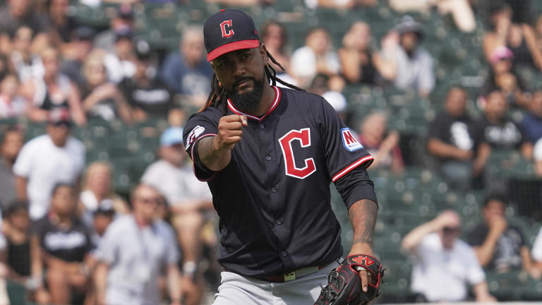 Emmanuel Clase será expulsado permanentemente de MLB por apuestas ilegales