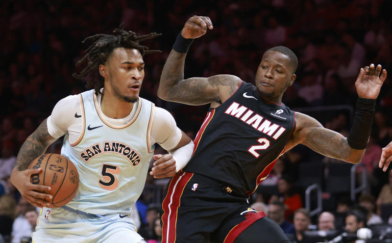 NBA suspende el pago de Rozier y Billups tras sus arrestos
