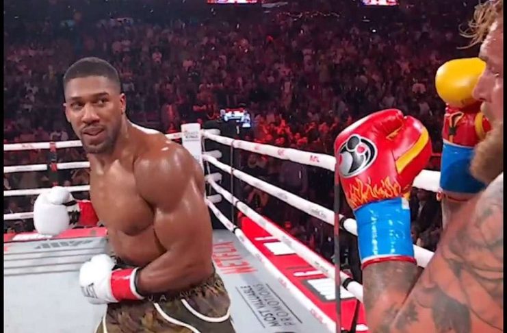 Anthony Joshua noquea a Jake Paul y gana el combate de boxeo de Netflix