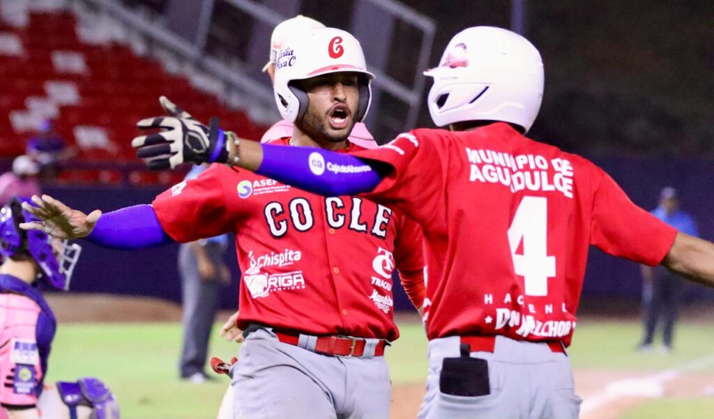 Luis Aranda es JMV de la pelota juvenil panameña