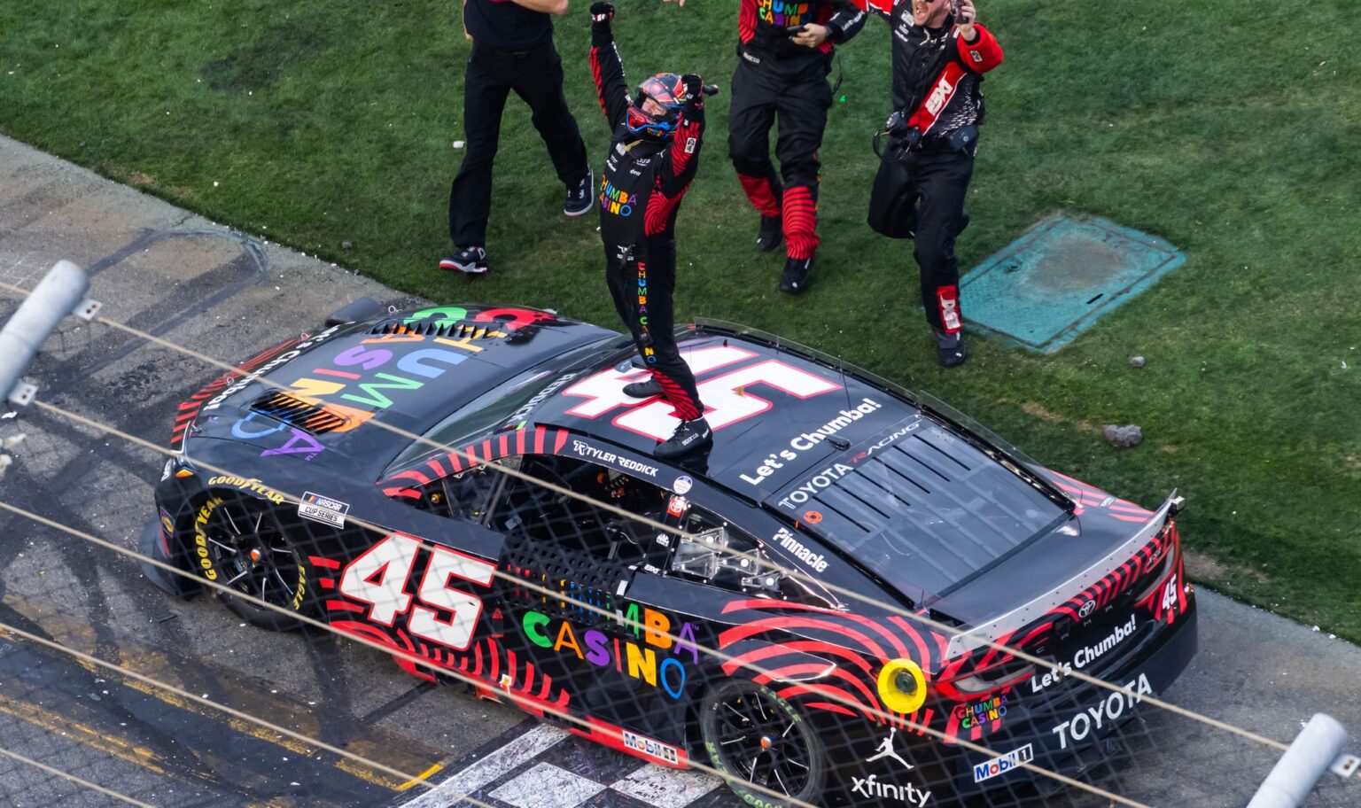 Tyler Reddick ganó las 500 Millas de Daytona con el sello de Michael Jordan