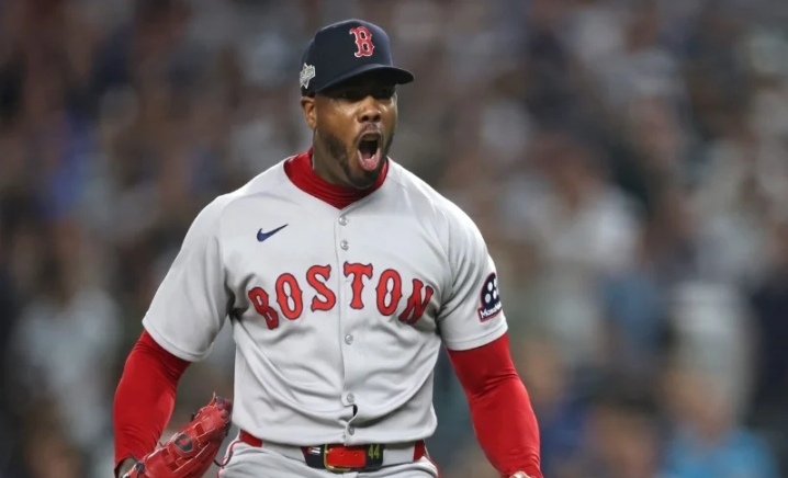 Aroldis Chapman logra su salvamento número 400